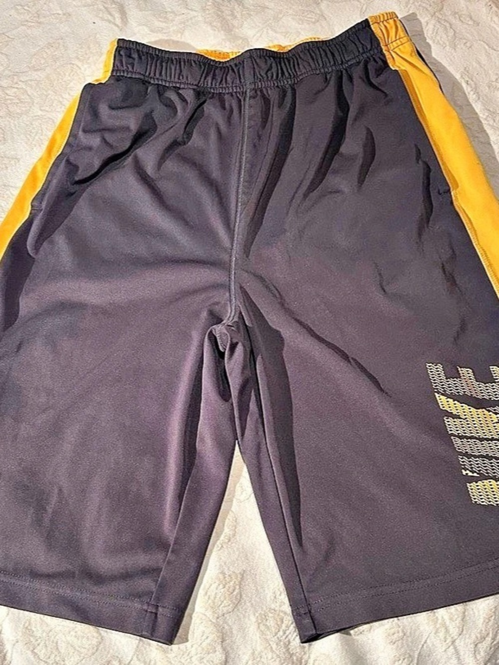 Nike youth  Dri-FIT athletic shorts Color Block Athletic Shorts XL Like New